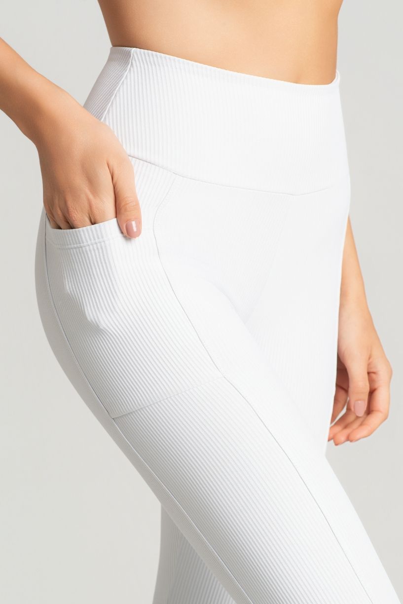 K5163-A_Calca_Legging_Canelada_com_Bolsos_Branco__Ref:_K5163-A