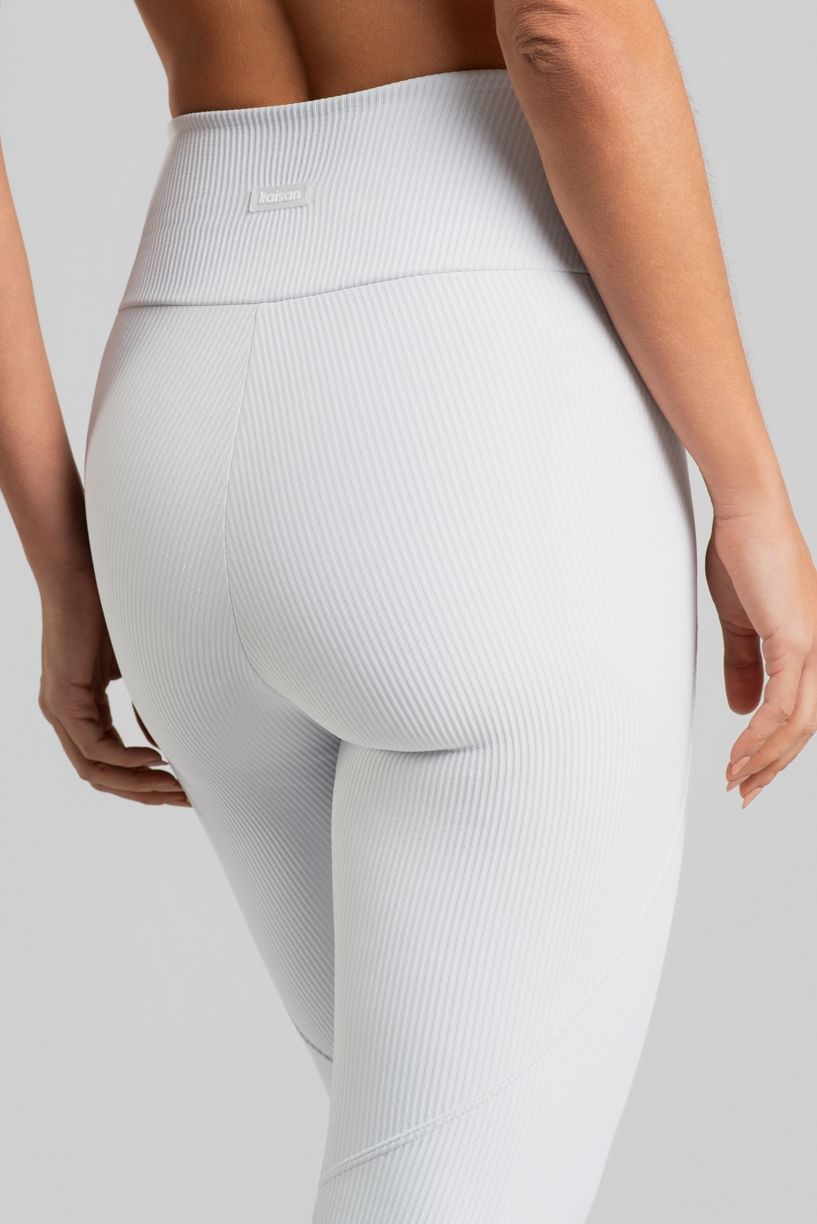 K5116-A_Calca_Legging_Canelada_com_Recortes_Branco__Ref:_K5116-A
