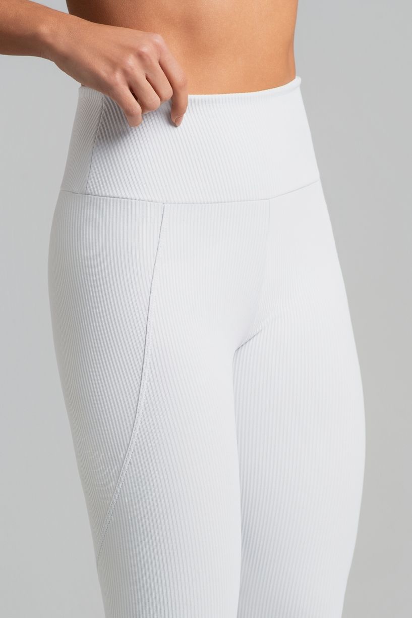 K5116-A_Calca_Legging_Canelada_com_Recortes_Branco__Ref:_K5116-A