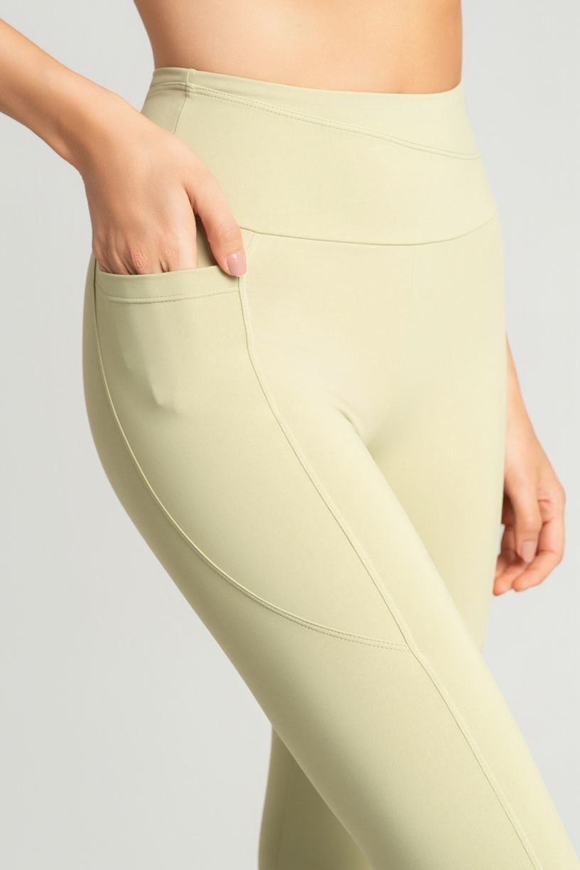 K5166-B_Calca_Legging_com_Bolsos_e_Recortes_no_Cos_Lemon__Ref:_K5166-B