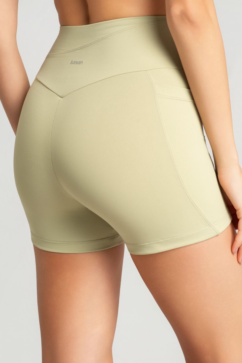 K5167-B_Short_com_Bolsos_e_Recorte_no_Cos_Lemon__Ref:_K5167-B