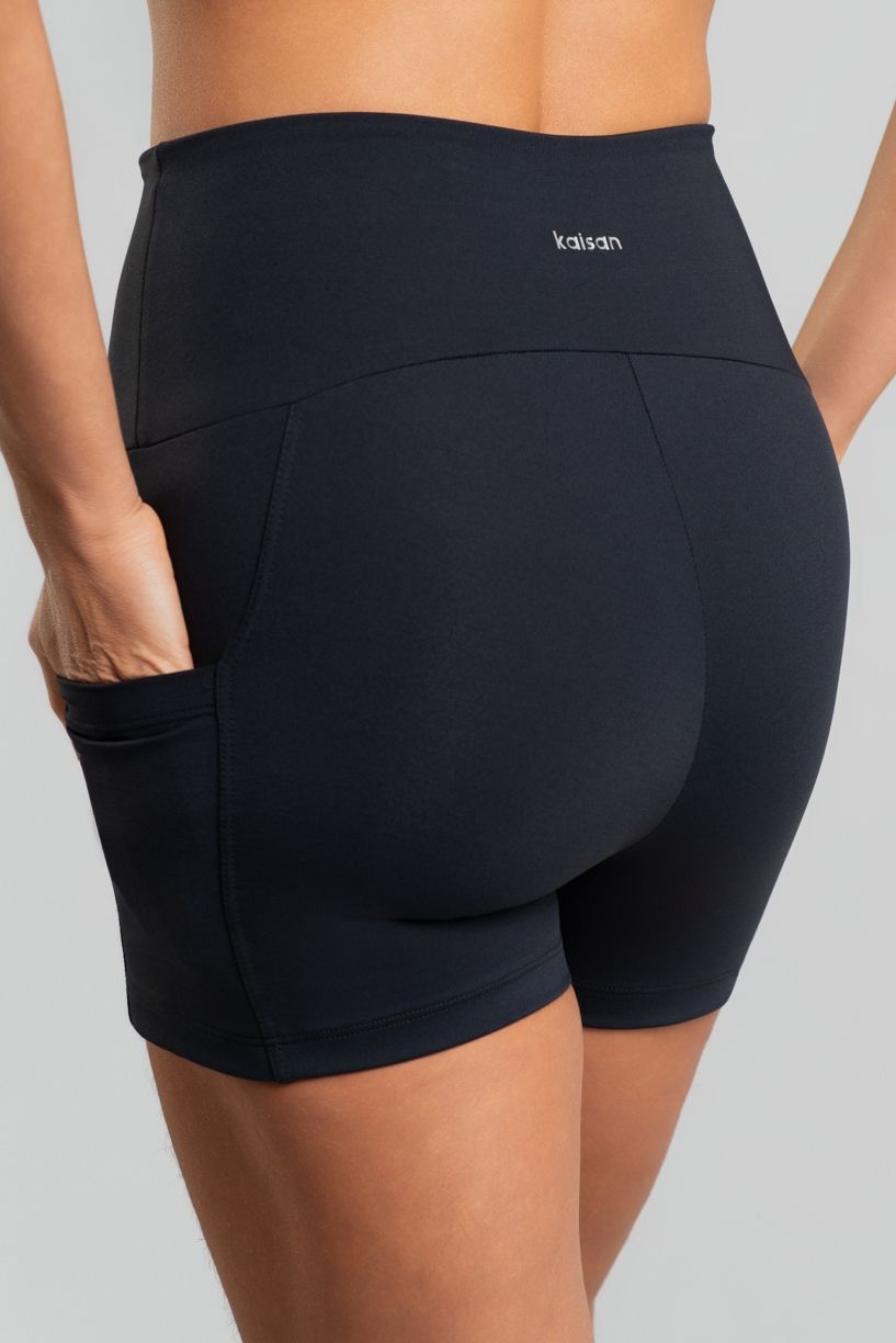 K5119-B_Short_com_Cos_Arredondado_e_Bolsos_Preto__Ref:_K5119-B