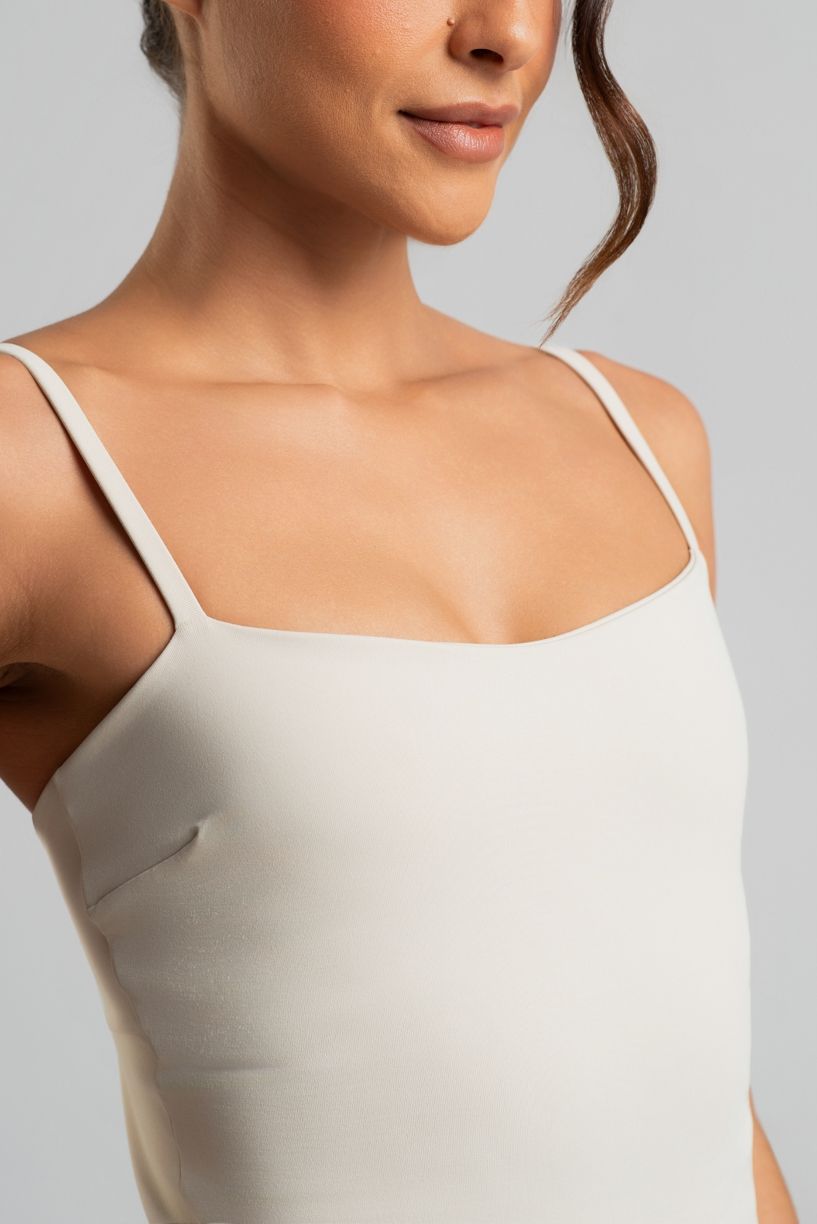 K5135-A_Top_Alongado_com_Decote_Reto_e_Abertura_nas_Costas_Off-White__Ref:_K5135-A