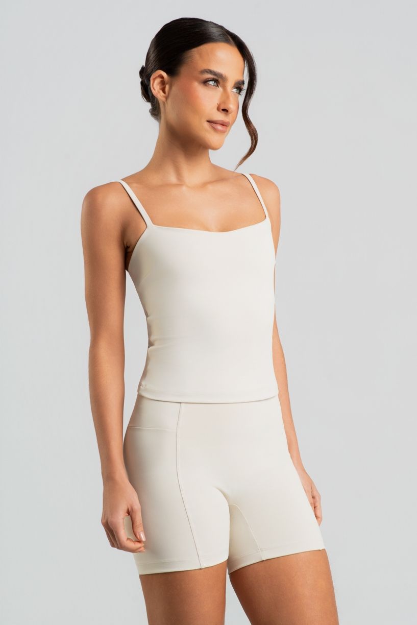 K5135-A_Top_Alongado_com_Decote_Reto_e_Abertura_nas_Costas_Off-White__Ref:_K5135-A
