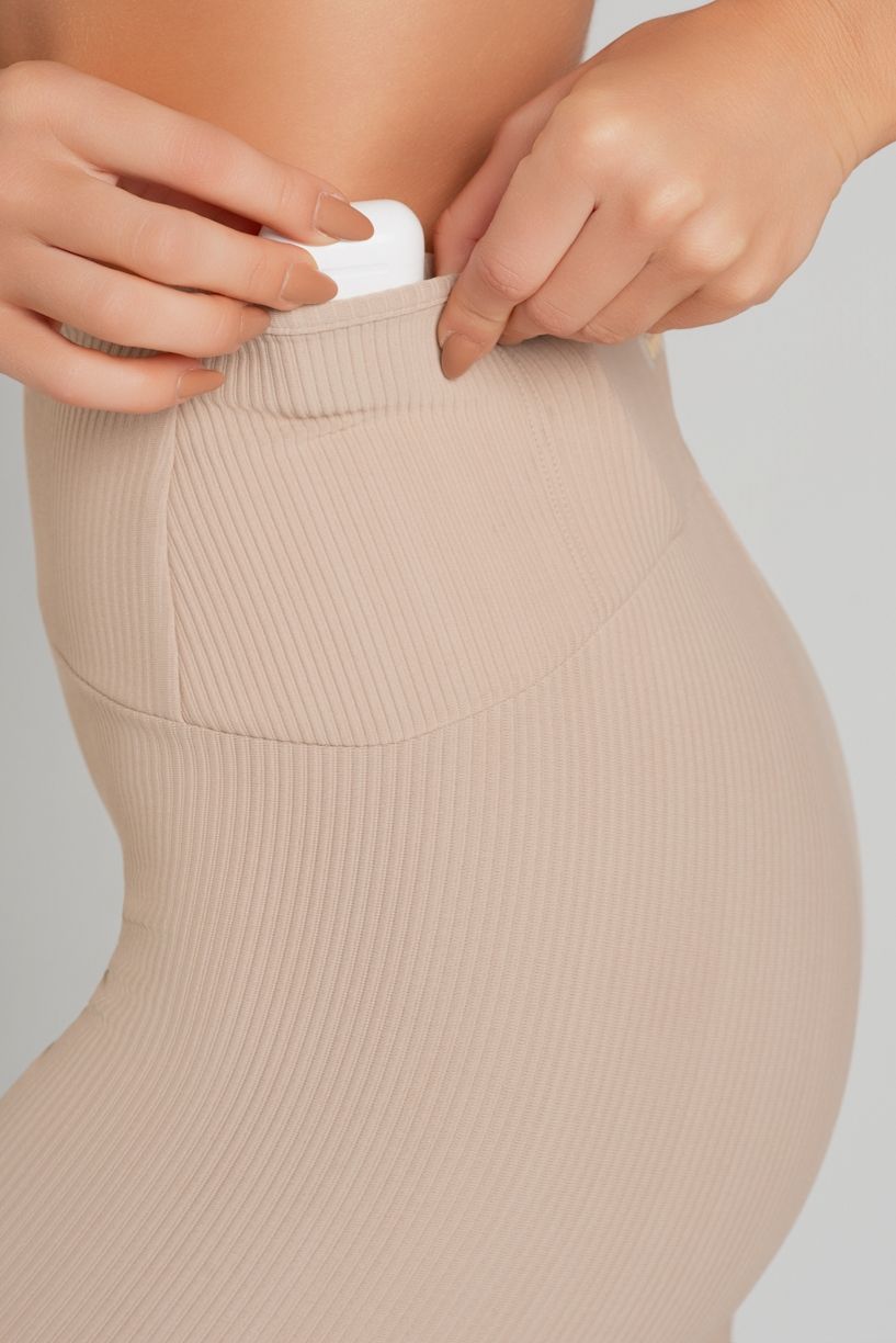 K5204-A_Calca_Legging_Canelada_com_Bolsos_no_Cos_Linho__Ref:_K5204-A
