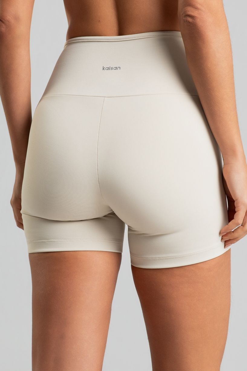 K5114-B_Short_sem_Gancho_e_sem_Cos_Aparente_na_Frente_Off-White__Ref:_K5114-B