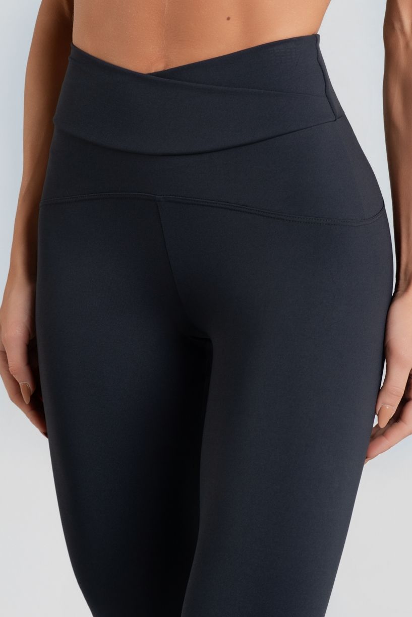 K5211-A_Calca_Legging_com_Cos_Estreito_Transpassado_Preto__Ref:_K5211-A