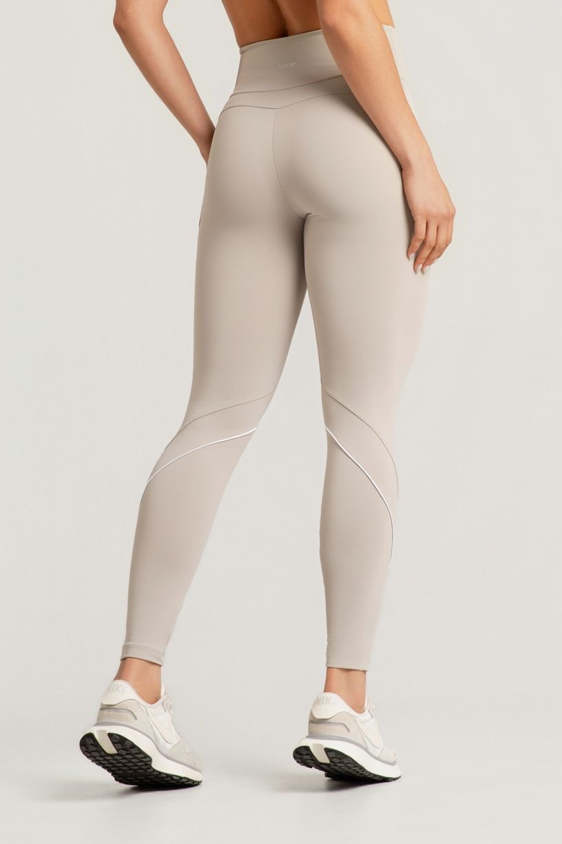 K5140-A_Calca_Legging_com_Recortes_e_Vivo_Contrastante_Duna__Branco__Ref:_K5140-A