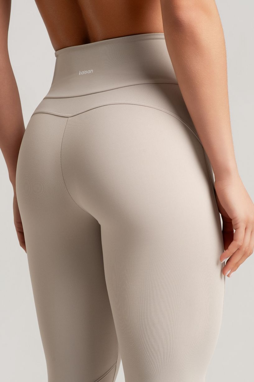 K5140-A_Calca_Legging_com_Recortes_e_Vivo_Contrastante_Duna__Branco__Ref:_K5140-A