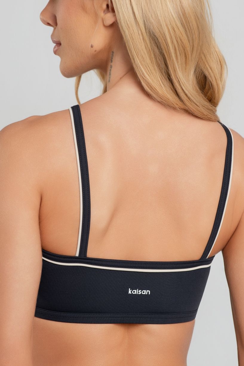 K5207-A_Top_com_Abertura_Frontal_e_Vivo_Contrastante_Preto__Off-White__Ref:_K5207-A
