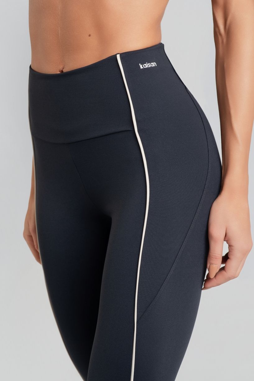K5208-A_Calca_Legging_com_Recortes_e_Vivo_Contrastante_Preto__Off-White__Ref:_K5208-A