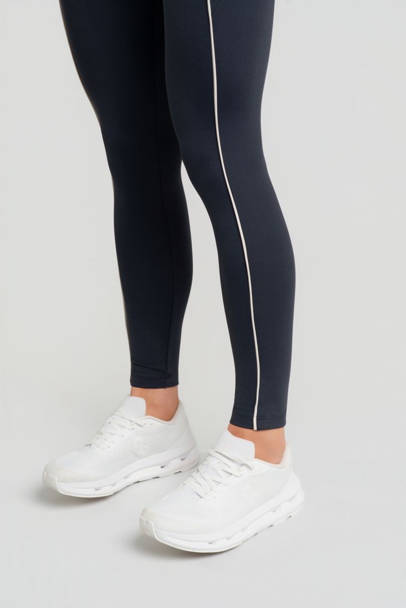 K5208-A_Calca_Legging_com_Recortes_e_Vivo_Contrastante_Preto__Off-White__Ref:_K5208-A